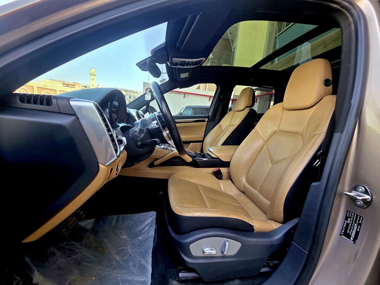 Dammam, Vehicles, Cars & Trucks , SAR 73000,  Porsche Cayenne,  2016,  Automatic,  205000 KM,  Full Option.  6 Cylinder