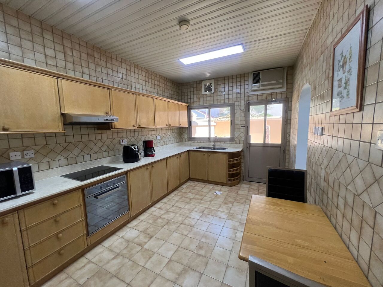 Juffair, Villas, BHD 914,  Furnished,  3BR FULLY FURNISHED COMPOUND VILLA FOR RENT IN JUFFAIR