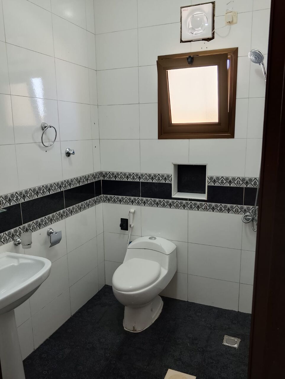 Khobar, Apartments, Flats, Houses & Villas, SAR 22600/year,  3 BR,  3bedrooms,  2 Bathrooms, A Kitchen, Elevator, Available  Parking Available Frand On Tha Bi