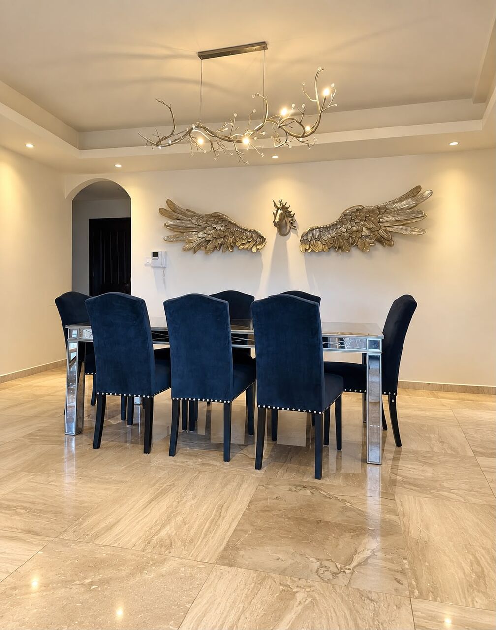 Amman, Apts/Flats Wanted, JOD 32000/year,  Furnished,  3 BR,  4 Sq. Meter,  Luxury Apartment In The Fourth Circle ✨🏡 Enjoy An Upscale Living Experience In This Excep