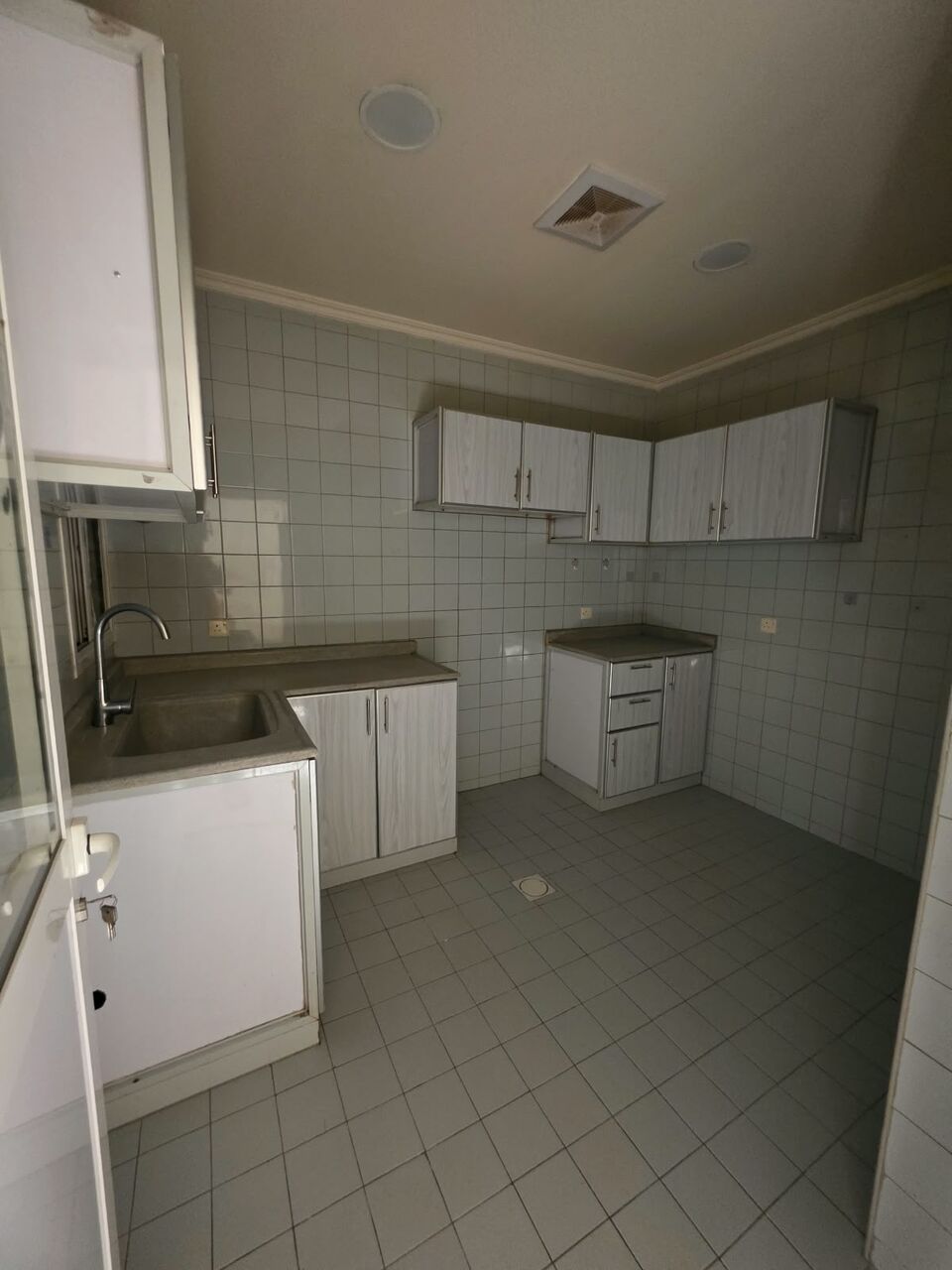 Khobar, Apartments, Flats, Houses & Villas, SAR 27600/year,  3 BR,  3 Bedrooms, A Hall, 2 Bathrooms, A Kitchen,with Air Conditioners And Elevator,available