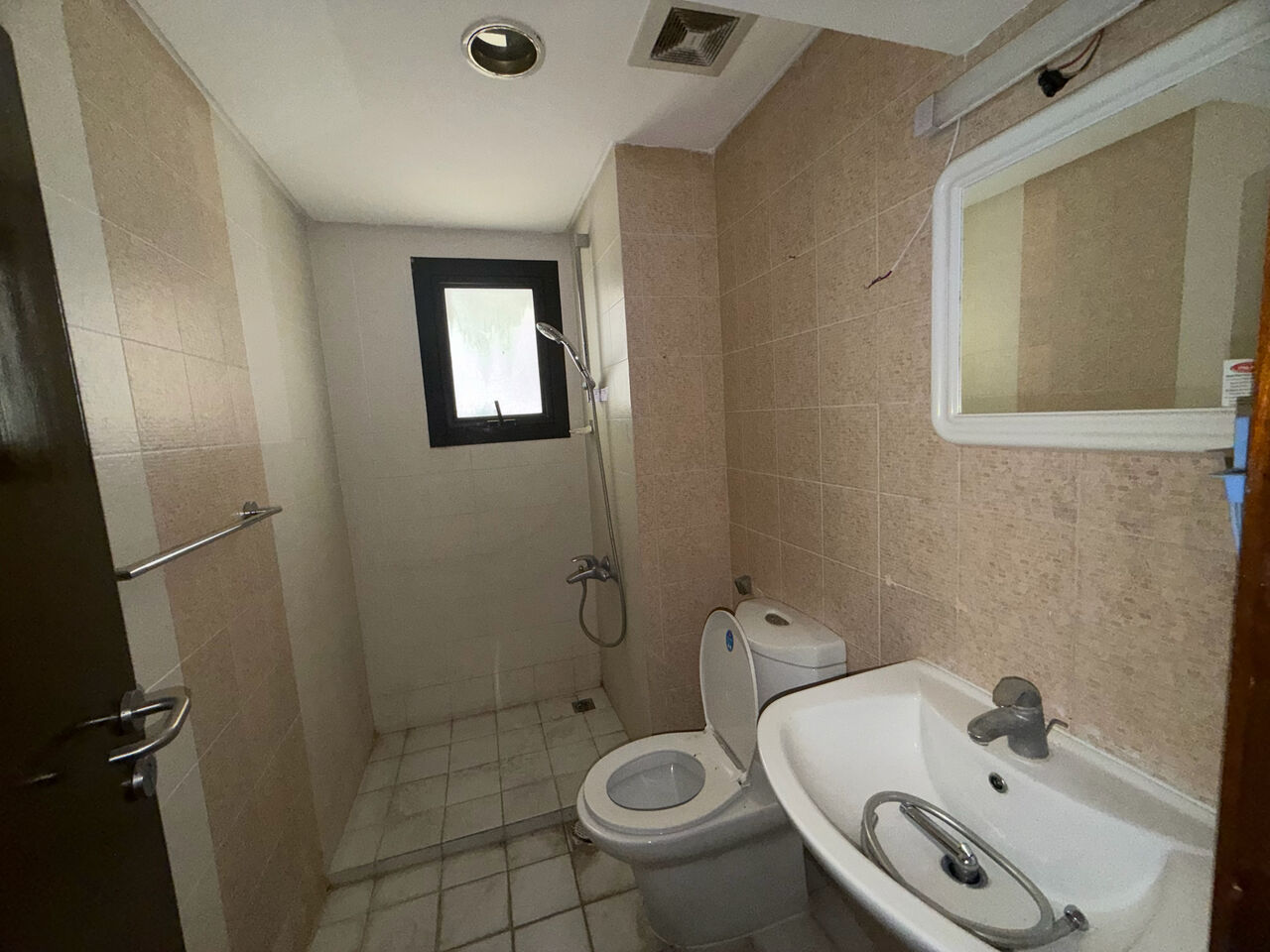 Adliya, Apartments, Flats, Houses & Villas, BHD 230/month,  3 BR,  3 Bedroom Flat For Rent Without Ewa