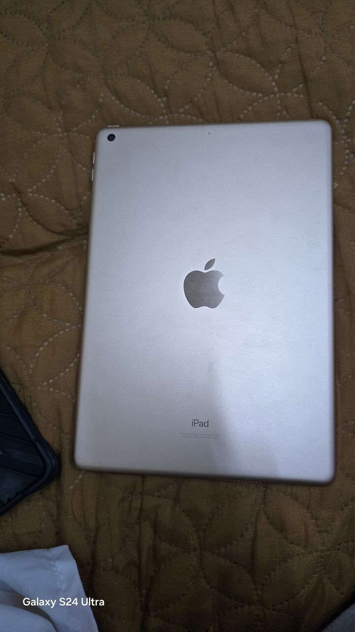 Riyadh, Mobile Phones, SAR 950,  Apple Ipad 8th Generation For Sale