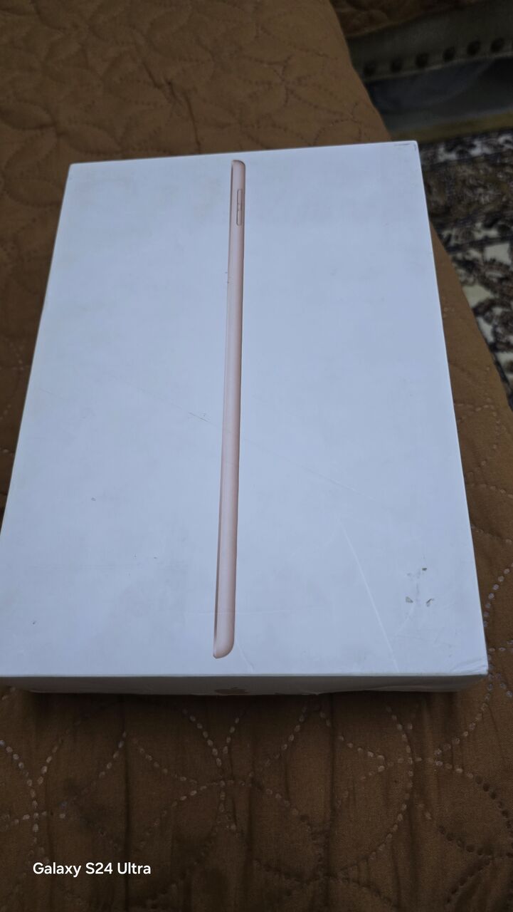Riyadh, Mobile Phones, SAR 950,  Apple Ipad 8th Generation For Sale