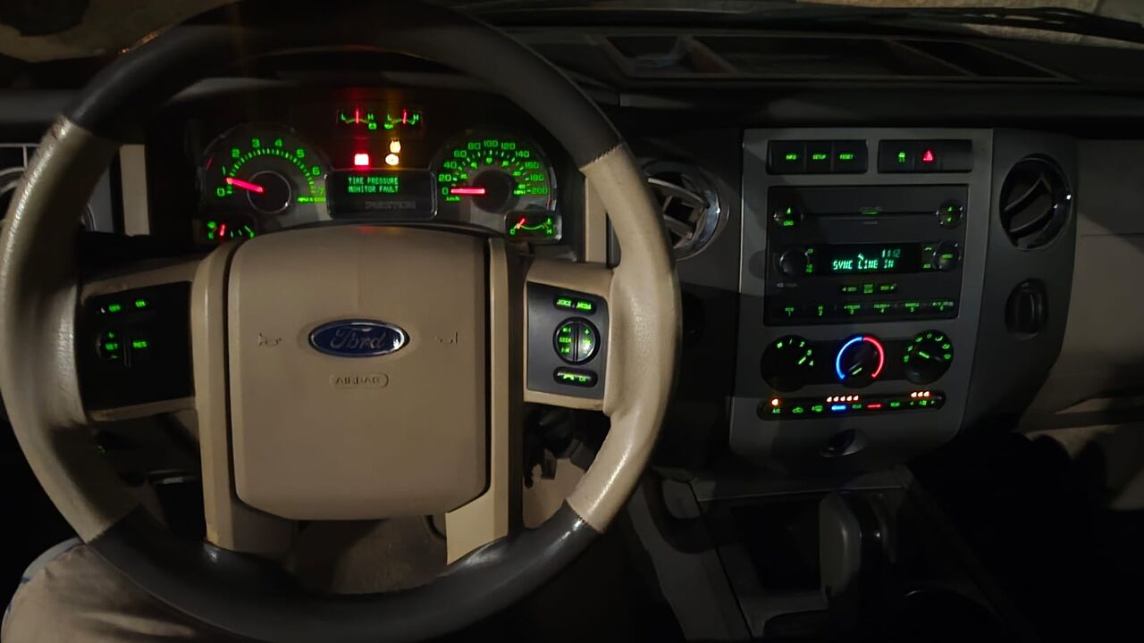 Riyadh, Vehicles, Cars & Trucks , SAR 24000,  Ford Expedition,  2010,  Automatic,  280000 KM,   For Sale