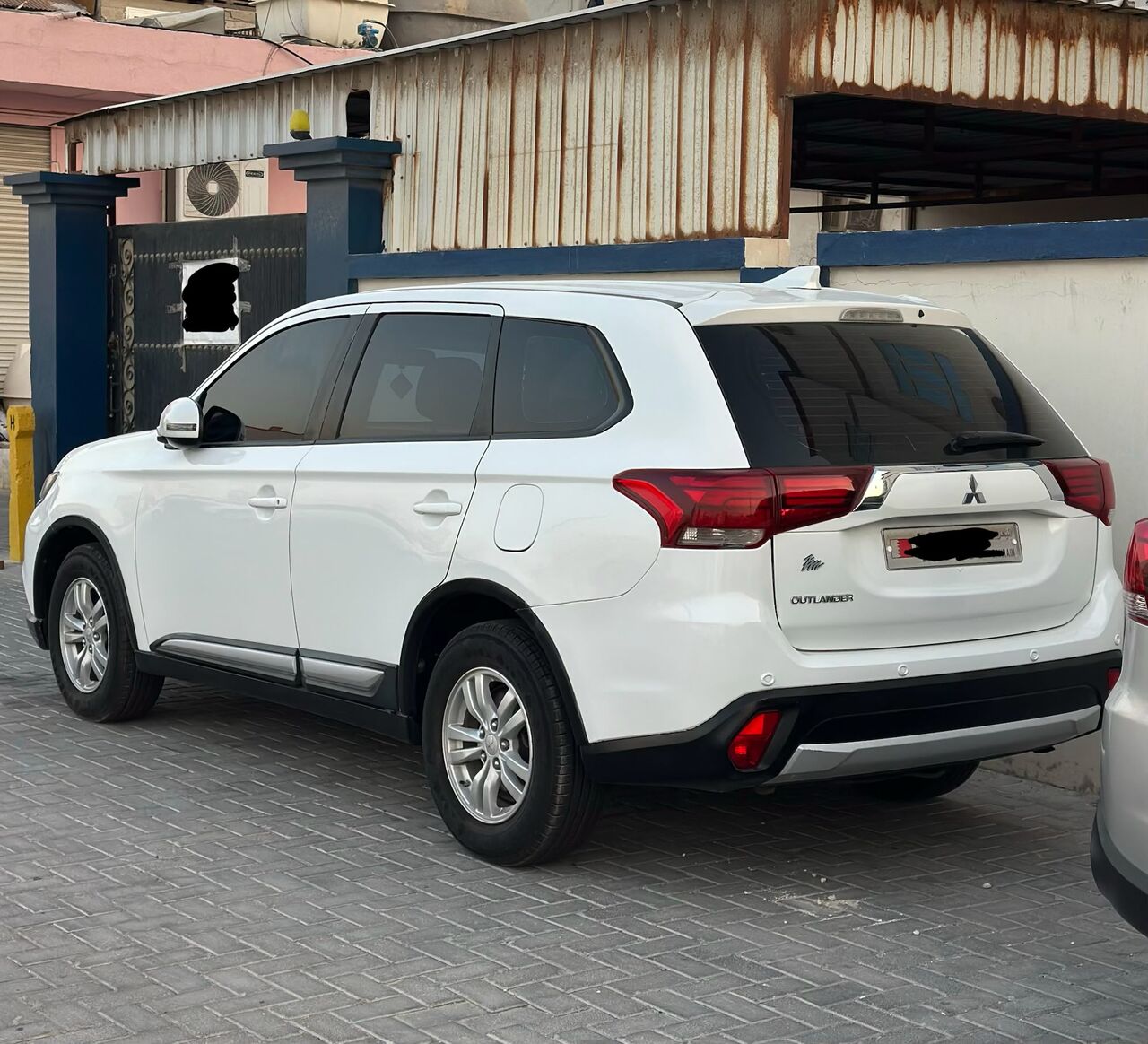 Riffa, Vehicles, Cars & Trucks , BHD 2450,  Mitsubishi Outlander 2.4,  2017,  Automatic,  218000 KM,  Excellent Condition