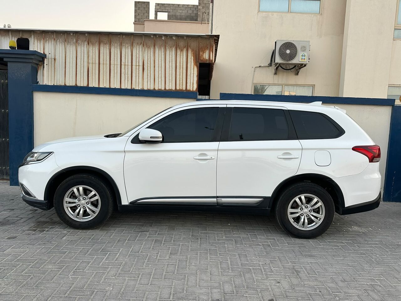 Riffa, Vehicles, Cars & Trucks , BHD 2450,  Mitsubishi Outlander 2.4,  2017,  Automatic,  218000 KM,  Excellent Condition