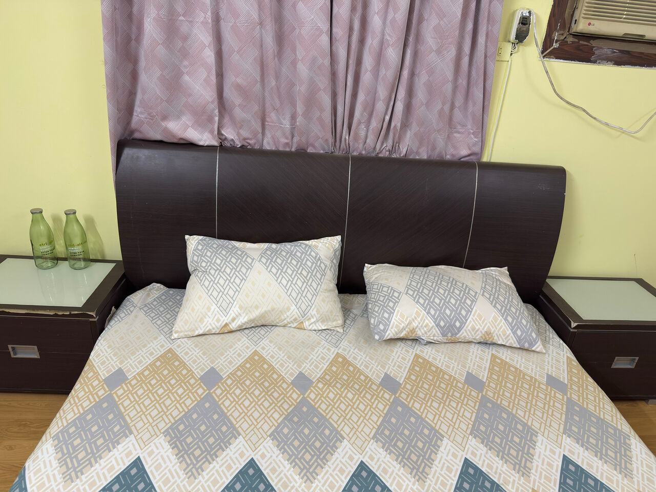 Hara, Furniture, SAR 450,  King Size Bed With 2-pcs Side Tables, Matressess And Dressing Table