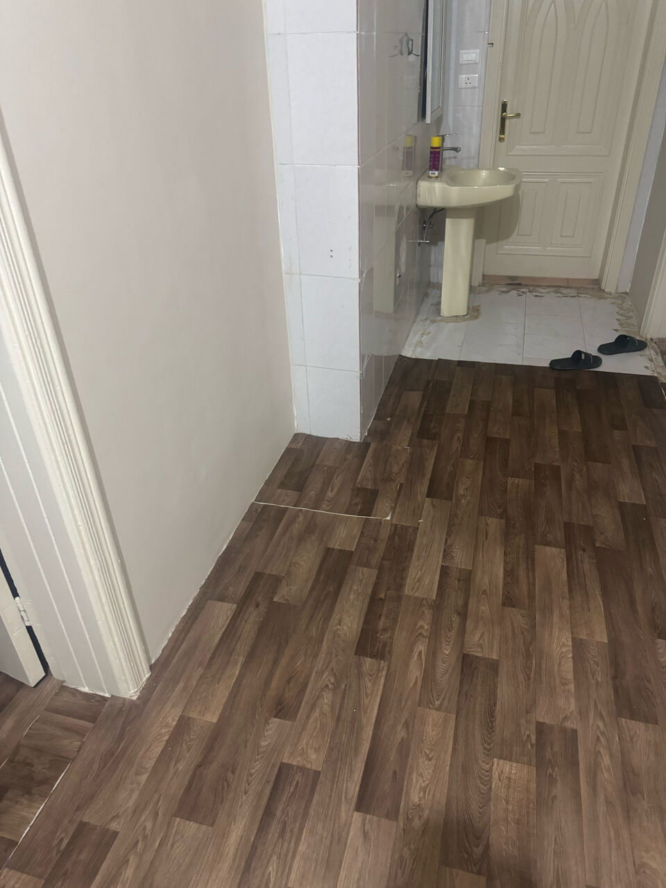 Jeddah, Rooms for Rent, SAR 1/month,  Speacious Room For Rent Paki Or Indi