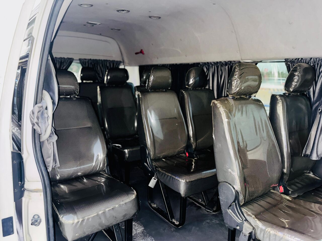 Manama, Vehicles, Cars & Trucks , BHD 7500,  Toyota Hi-Ace,  2017,  Automatic,  180000 KM,  Van - 15 Seat -  Gear - Passenger