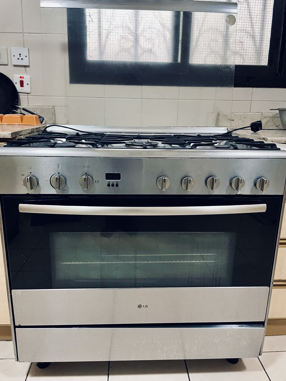 Jeddah, Appliances, SAR 1,  LG Cooking Range (SR 750) & Samsung Microwave (SR 350) 0568452428