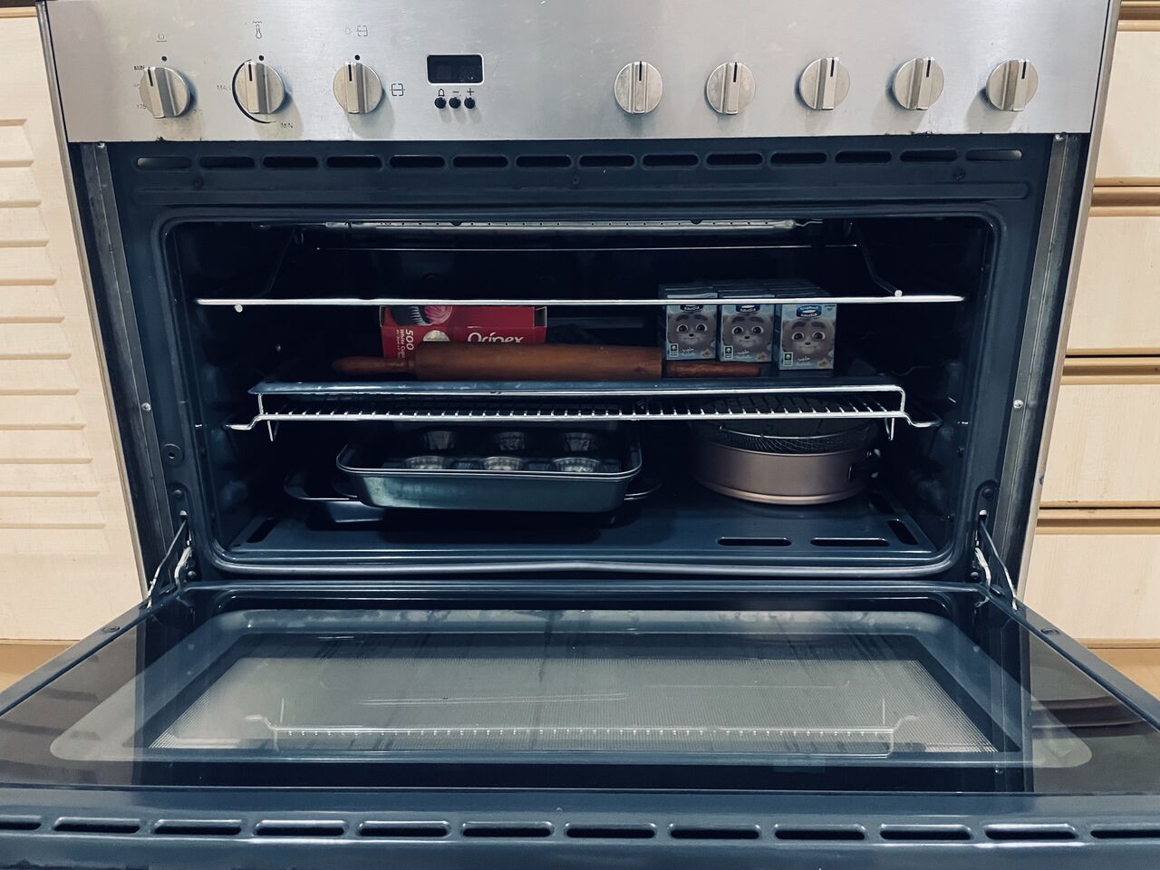 Jeddah, Appliances, SAR 1,  LG Cooking Range (SR 750) & Samsung Microwave (SR 350) 0568452428