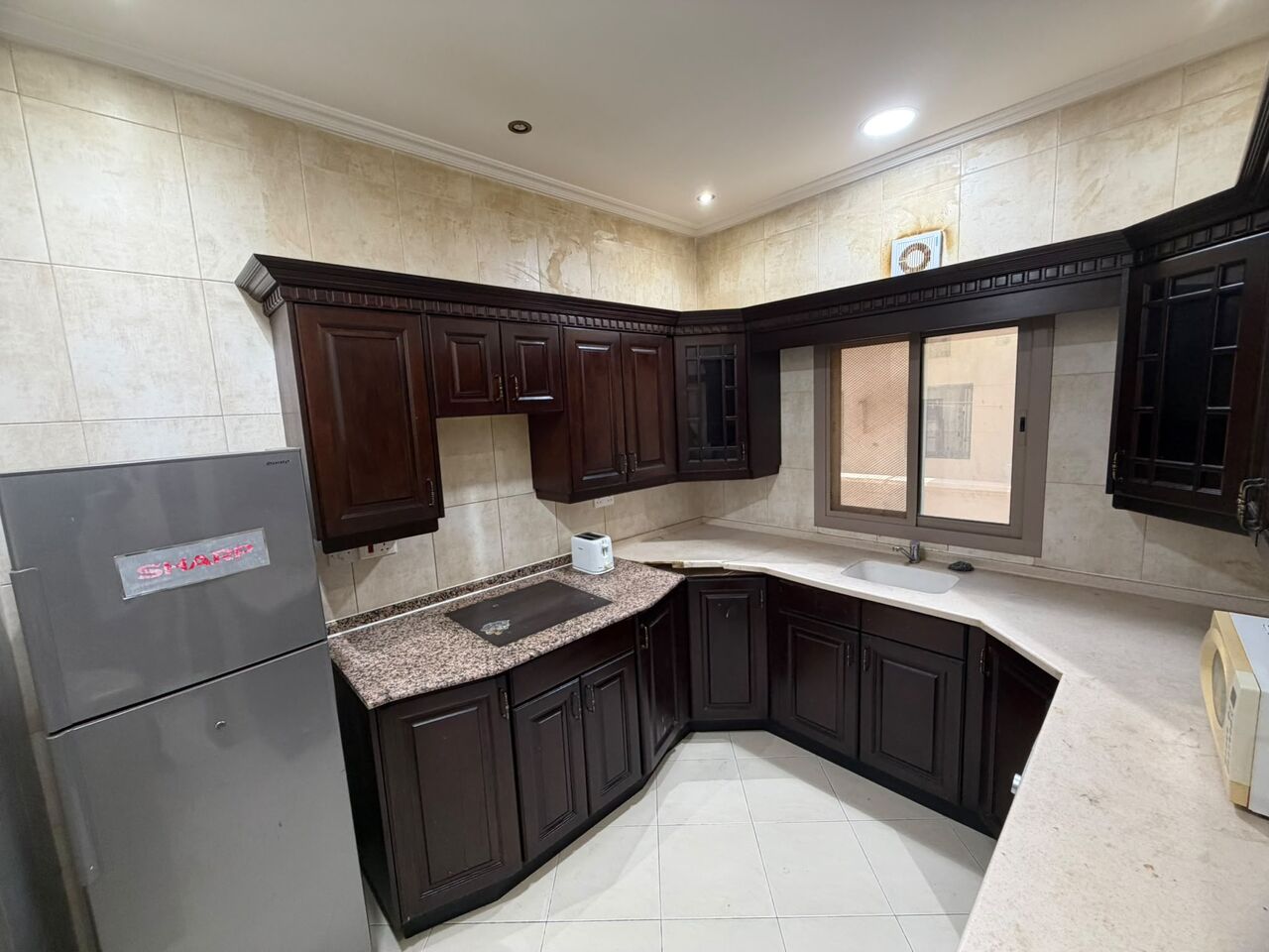 Adliya, Apartments, Flats, Houses & Villas, BHD 300/month,  2 BR,  Adliya | Semi Furnished | Gas Cooker |Central AC