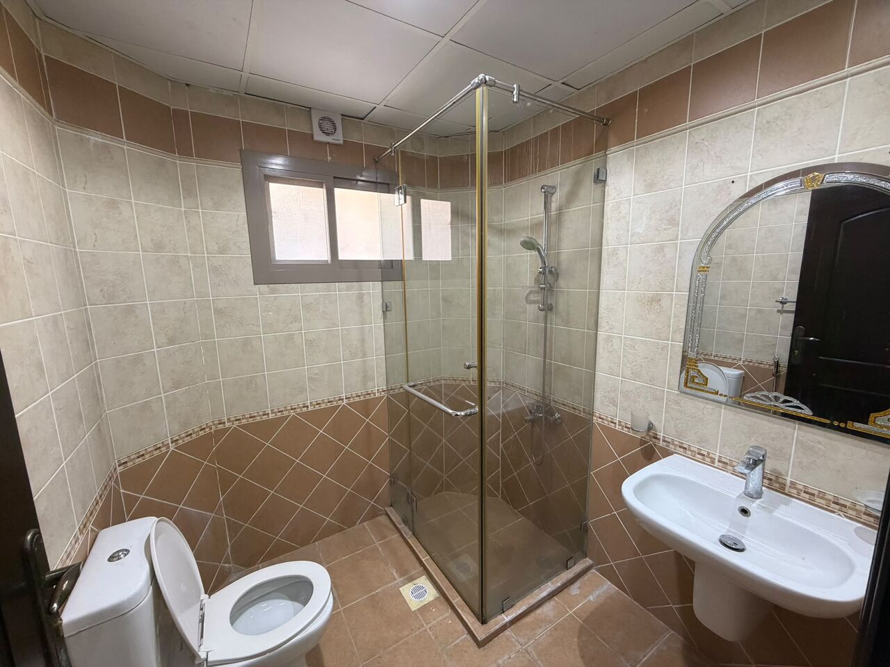 Adliya, Apartments, Flats, Houses & Villas, BHD 300/month,  2 BR,  Adliya | Semi Furnished | Gas Cooker |Central AC