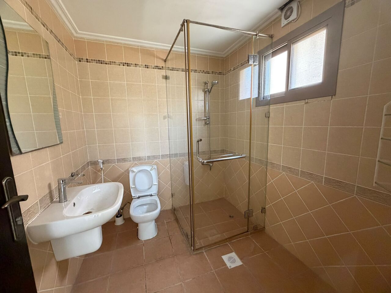 Adliya, Apartments, Flats, Houses & Villas, BHD 300/month,  2 BR,  Adliya | Semi Furnished | Gas Cooker |Central AC