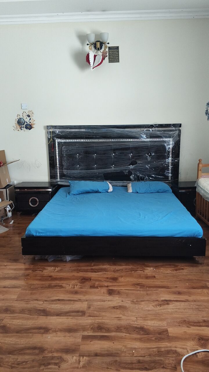 Hoora, Furniture, BHD 60,  Modern Black King Size Bed (190x200cm) With 2 Storage Side Drawers / طقم سرير كينج أسود مع