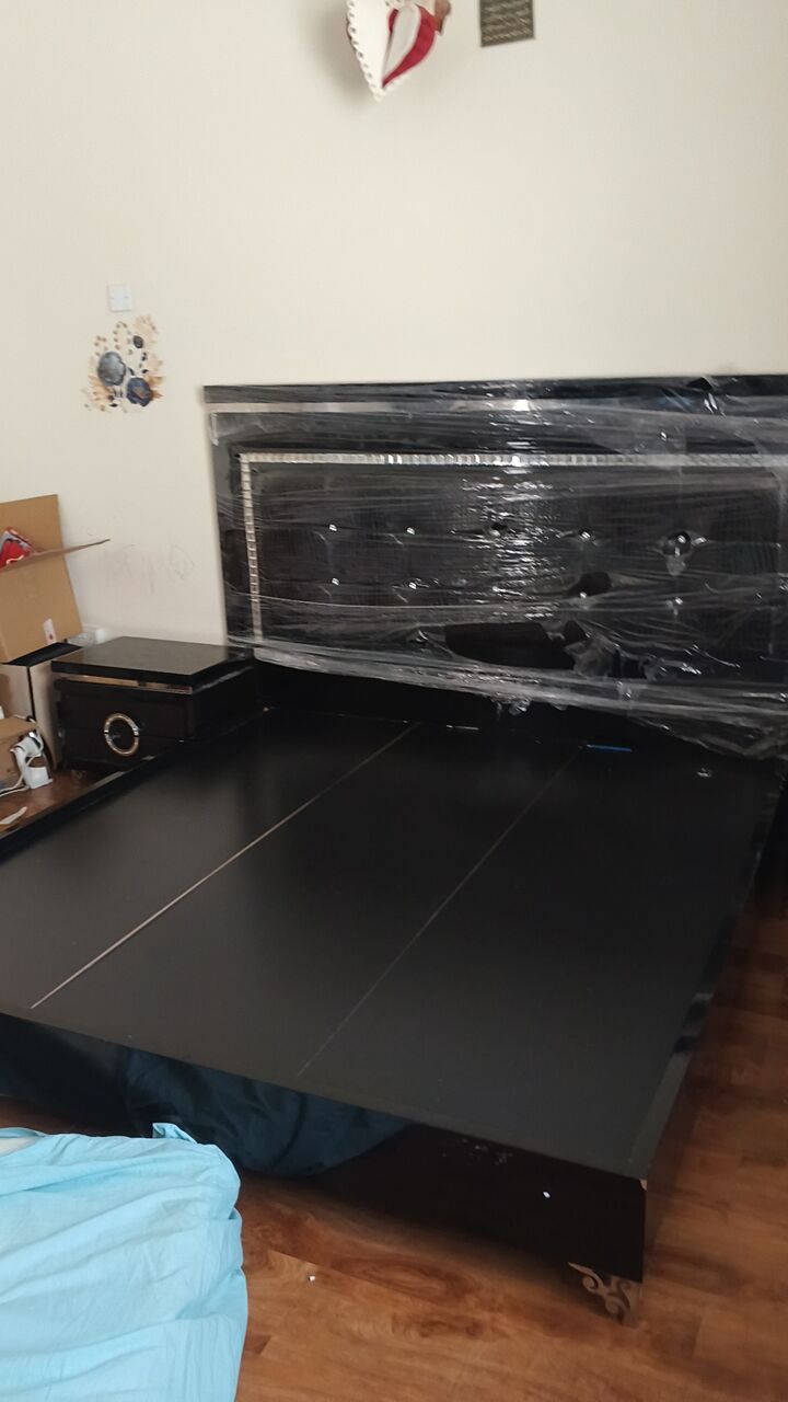 Hoora, Furniture, BHD 60,  Modern Black King Size Bed (190x200cm) With 2 Storage Side Drawers / طقم سرير كينج أسود مع