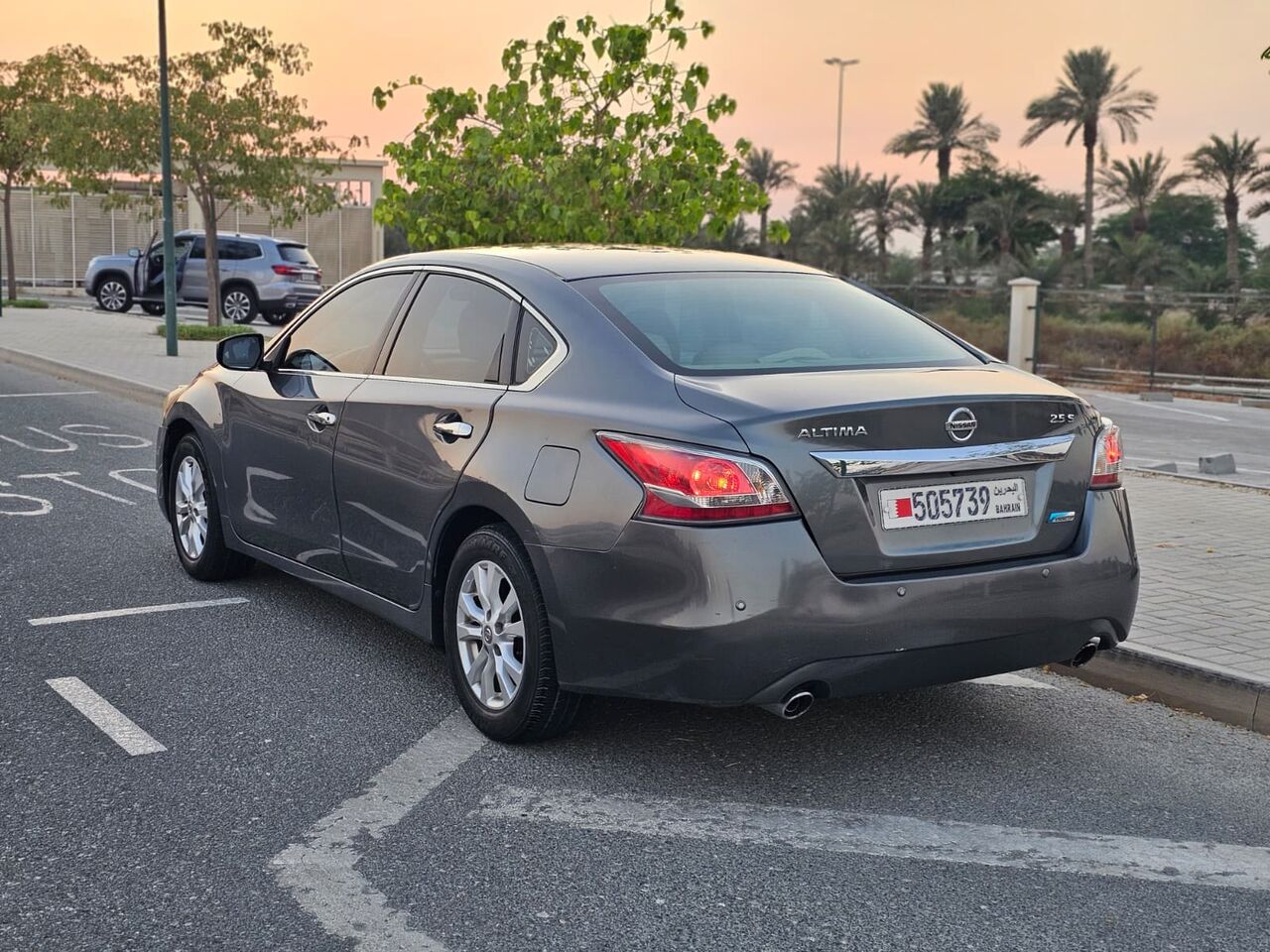 East Riffa, Vehicles, Cars & Trucks , BHD 1900,  Nissan Altima,  2014,  Automatic,  200000 KM,    - 200K KM  - Pass & Insr 31st March 27 - Orig Paint - 0 Accid - 1900 BD