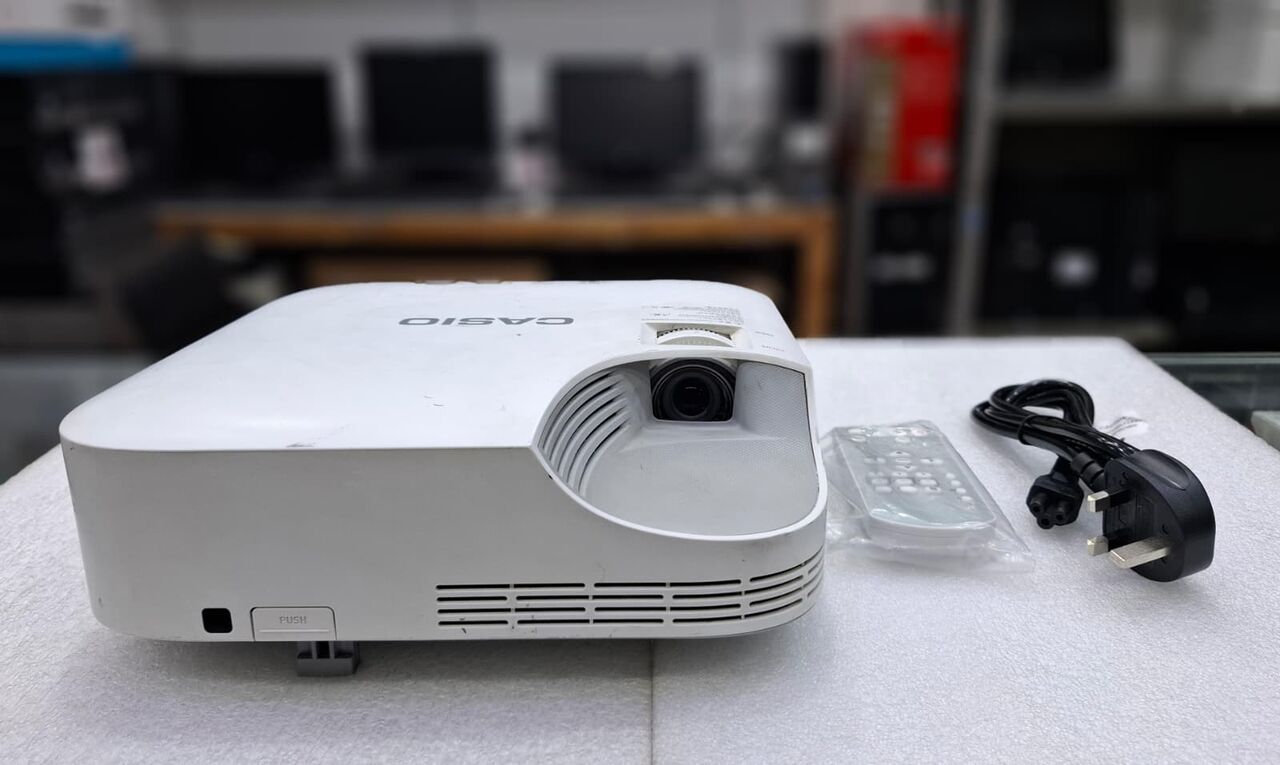 Manama, Computers, BHD 65,  CASIO Projector - 30" To 300" Screen - Mad In Japan With Remote & Power Cable 65-BD Only