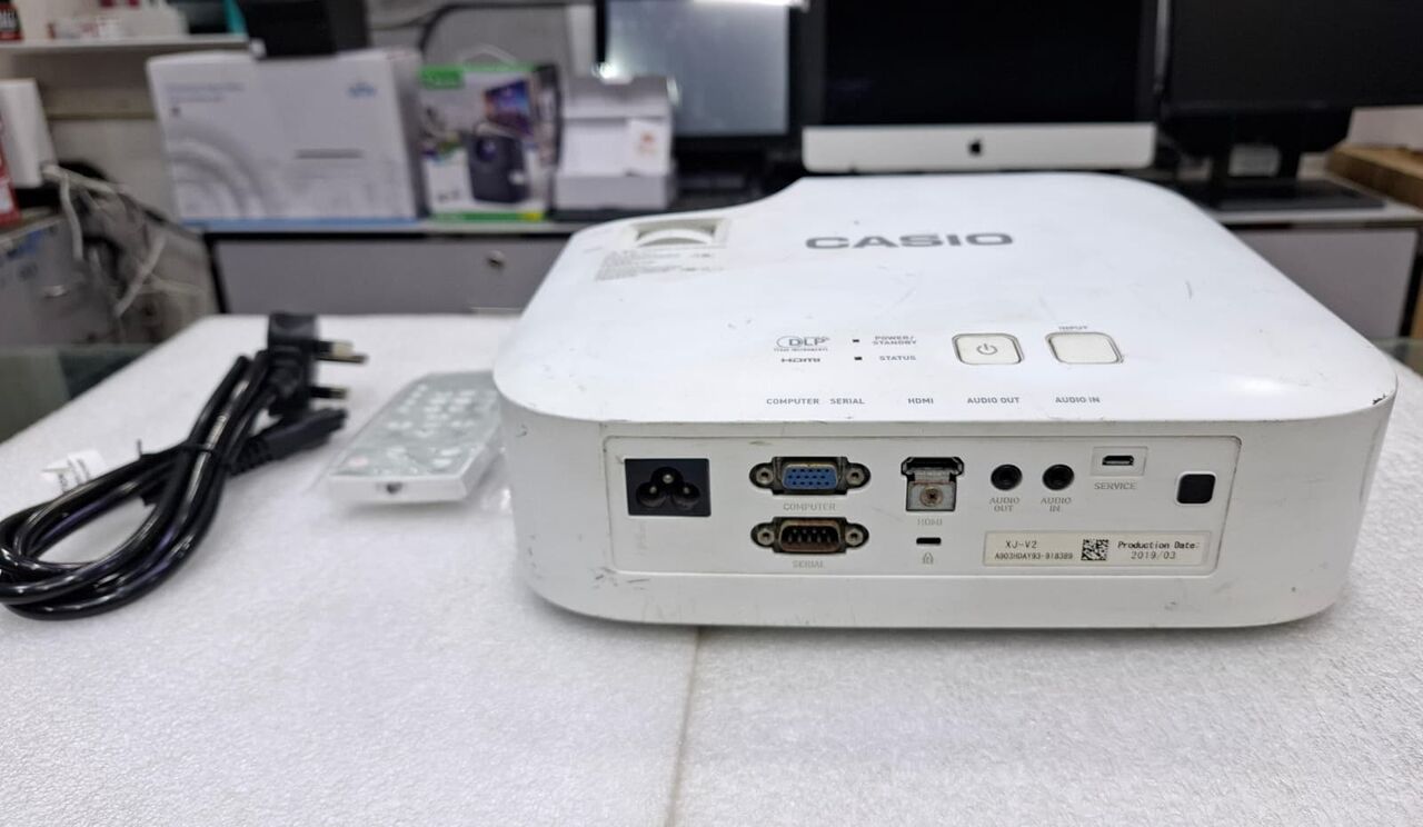 Manama, Computers, BHD 65,  CASIO Projector - 30" To 300" Screen - Mad In Japan With Remote & Power Cable 65-BD Only