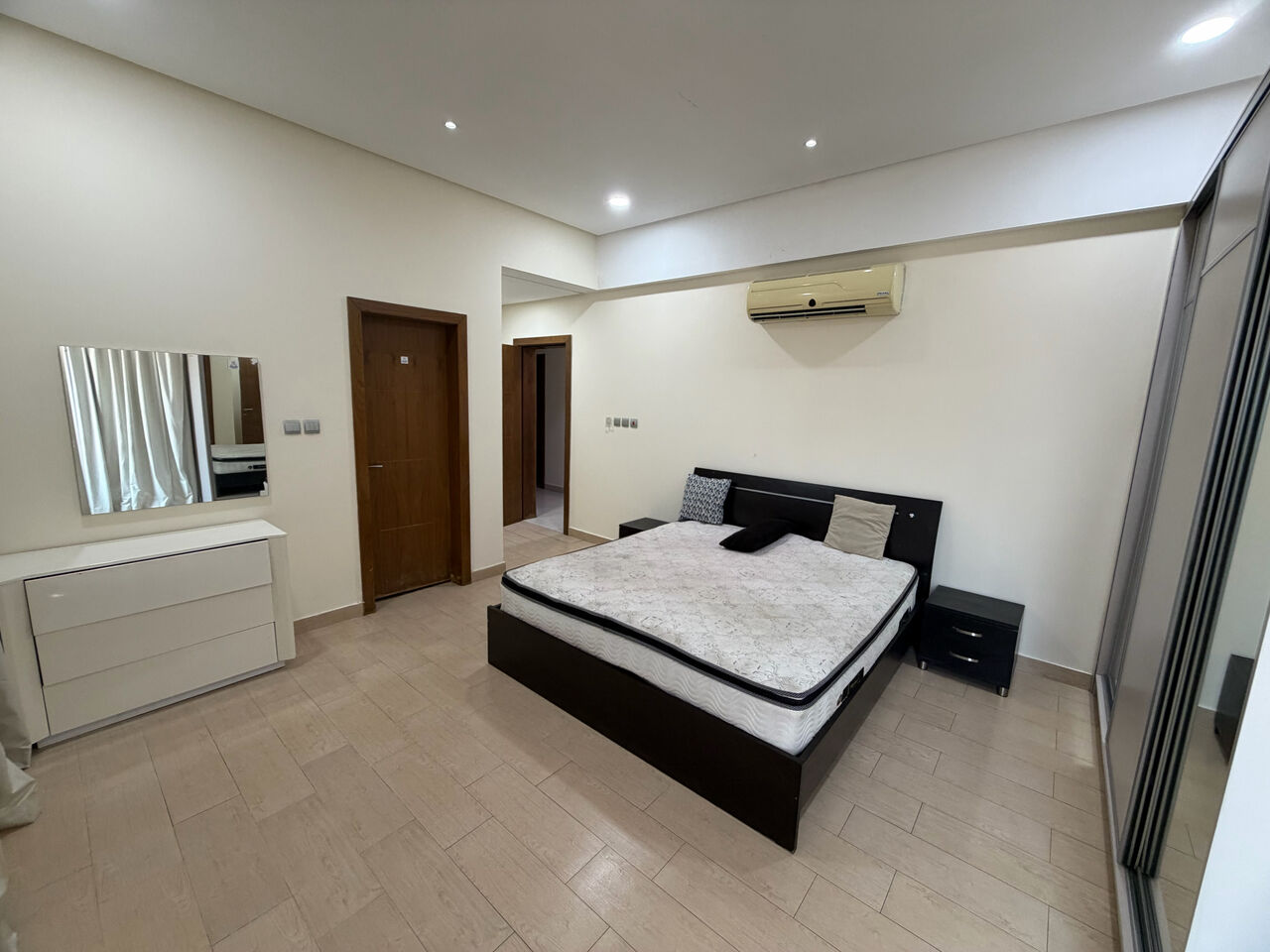 Adliya, Apartments, Flats, Houses & Villas, BHD 320/month,  2 BR,  2 Bedroom Fully Furnished Flat For Rent With Ewa