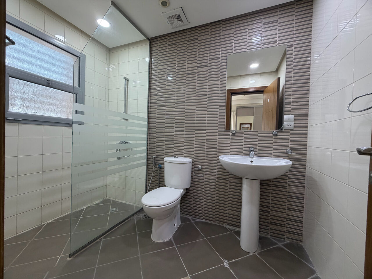 Adliya, Apartments, Flats, Houses & Villas, BHD 320/month,  2 BR,  2 Bedroom Fully Furnished Flat For Rent With Ewa
