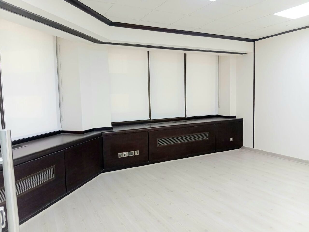 Diplomatic Area, Offices, BHD 800,  210 Sq. Meter,  Commercial Office | Semi-furnished | Parking | Security | Kitchen