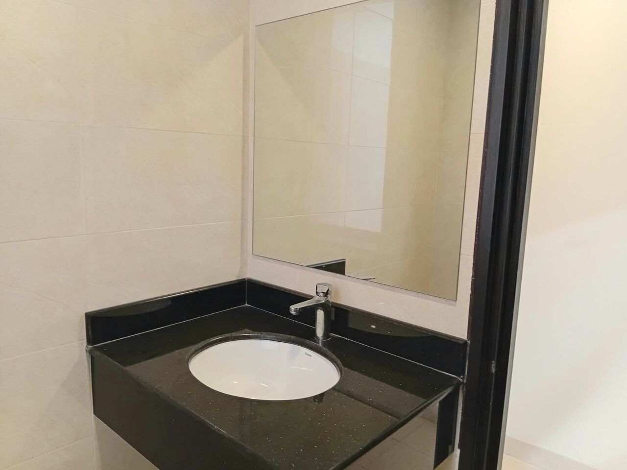 Diplomatic Area, Offices, BHD 800,  210 Sq. Meter,  Commercial Office | Semi-furnished | Parking | Security | Kitchen