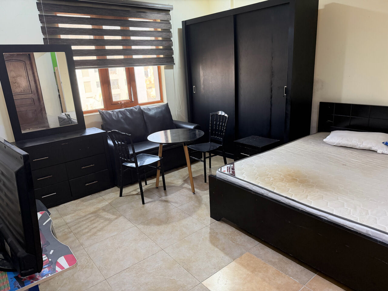 Adliya, Apartments, Flats, Houses & Villas, BHD 180/month,  1 BR,  Fully Furnished Flat For Rent (Studio)