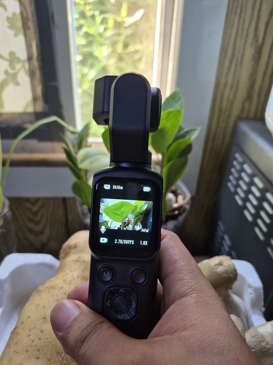 Safwa, Photo & Video, SAR 450,  Premium 75MP 4K Pocket Vlogging Camera With Sony CMOS Sensor, With Face Tracking,  Wifi,