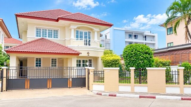 Bangkok, Villas, THB 29999,  110 Sq. Feet,  แม็คโคร ศรีนครินทร์ 1.4 กม. ใกล้ MRT ศรีด่า