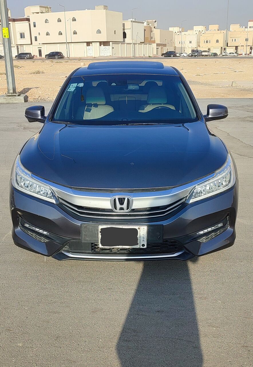 Riyadh, Vehicles, Cars & Trucks , SAR 65000,  Honda Accord EX-L,  2017,  Automatic,  444000 KM,  Honda Accord 3.5 Ex-L V6  Full Option  هوندا اكورد اوتوماتيك فل 