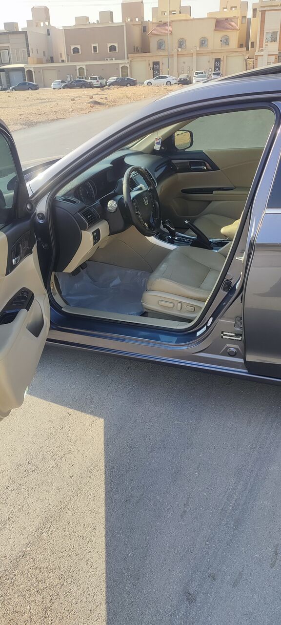 Riyadh, Vehicles, Cars & Trucks , SAR 65000,  Honda Accord EX-L,  2017,  Automatic,  444000 KM,  Honda Accord 3.5 Ex-L V6  Full Option  هوندا اكورد اوتوماتيك فل 