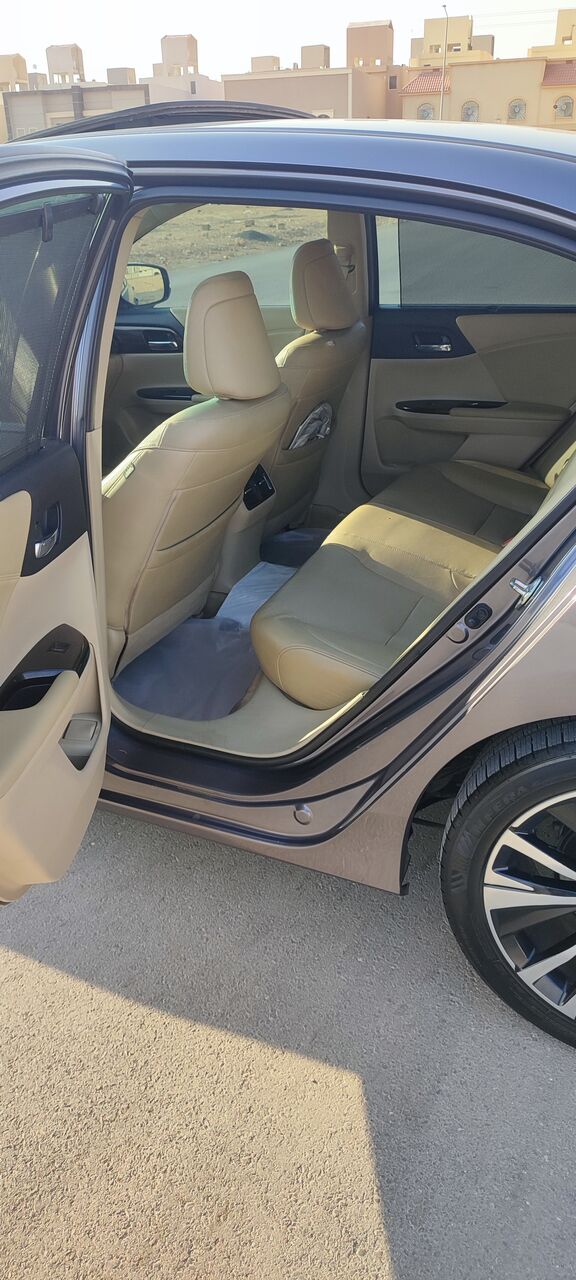 Riyadh, Vehicles, Cars & Trucks , SAR 65000,  Honda Accord EX-L,  2017,  Automatic,  444000 KM,  Honda Accord 3.5 Ex-L V6  Full Option  هوندا اكورد اوتوماتيك فل 