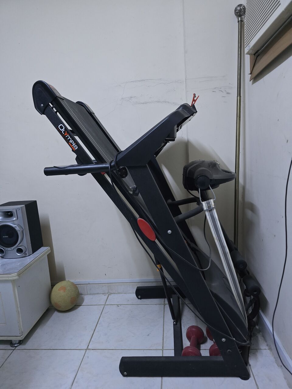 Dammam, Household Items, SAR 550,  Dining Table And Treadmill For Sale