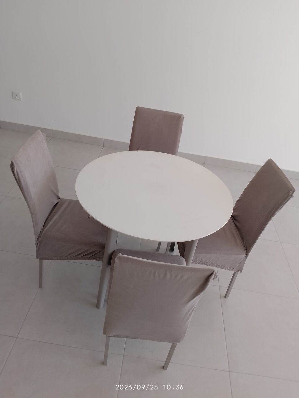 Juffair, Furniture, BHD 7,  Dining Table With 4 Chairs For Sale.
