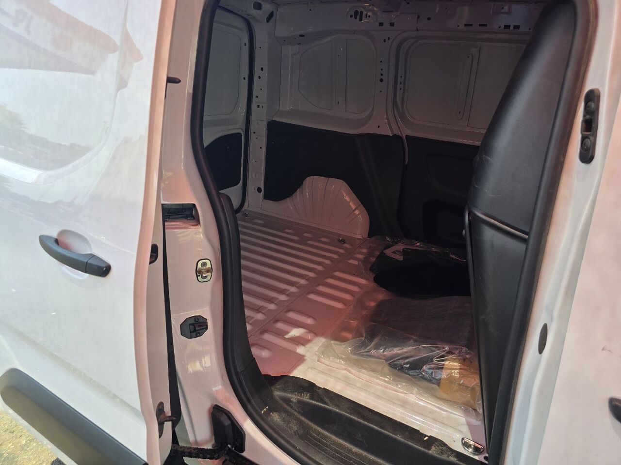 Jeddah, Vehicles, Cars & Trucks , SAR 45000,  Peugeot Partner,  2025,  Manual,  3100 KM,