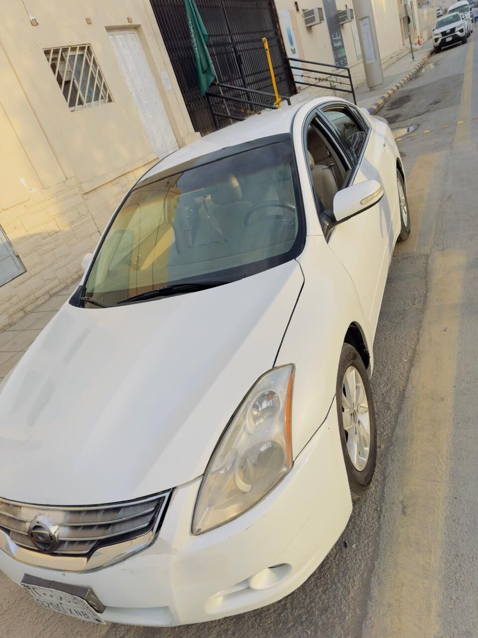 Riyadh, Vehicles, Cars & Trucks , SAR 17000,  Nissan Altima 2012,  2012,  Automatic,  318000 KM,   White Near Codition