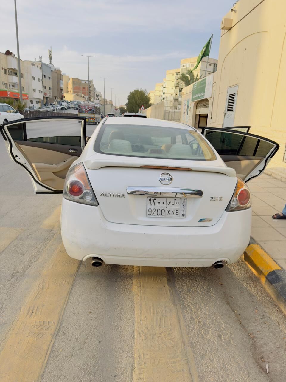 Riyadh, Vehicles, Cars & Trucks , SAR 17000,  Nissan Altima 2012,  2012,  Automatic,  318000 KM,   White Near Codition