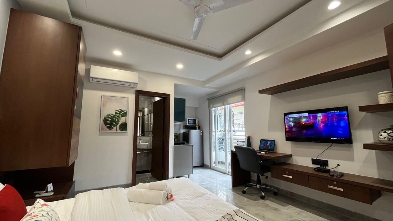 Gurgaon, Apartments, Flats, Houses & Villas, INR 4500/day,  Furnished,  Studio,  320 Sq. Feet,  Zen Studios Dlf Cyber City Gurgaon