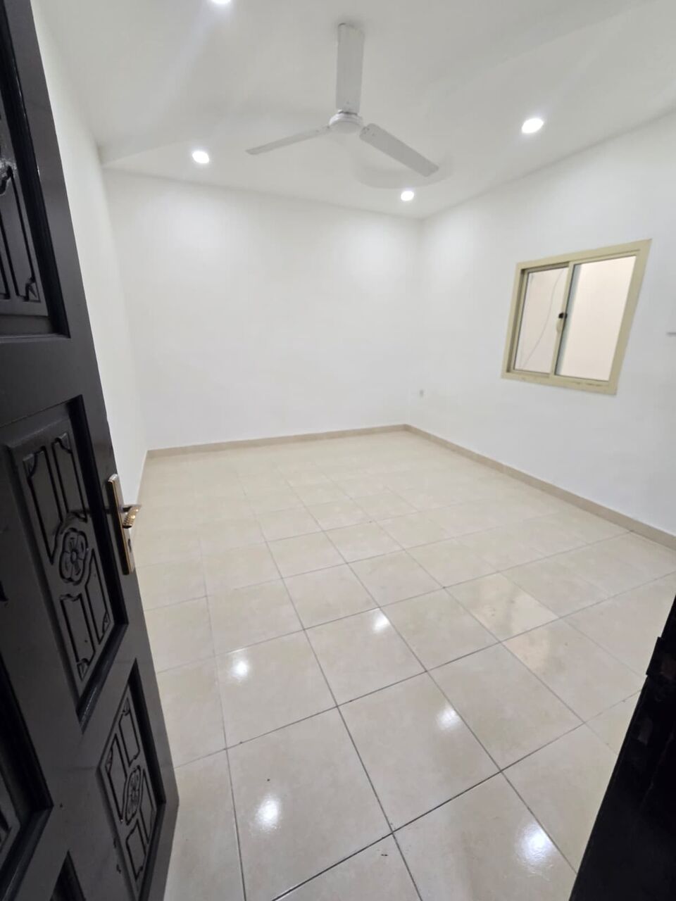 Muharraq, Apartments, Flats, Houses & Villas, BHD 160,  3 BR,  Flat With AC For Rent In Mhurraq