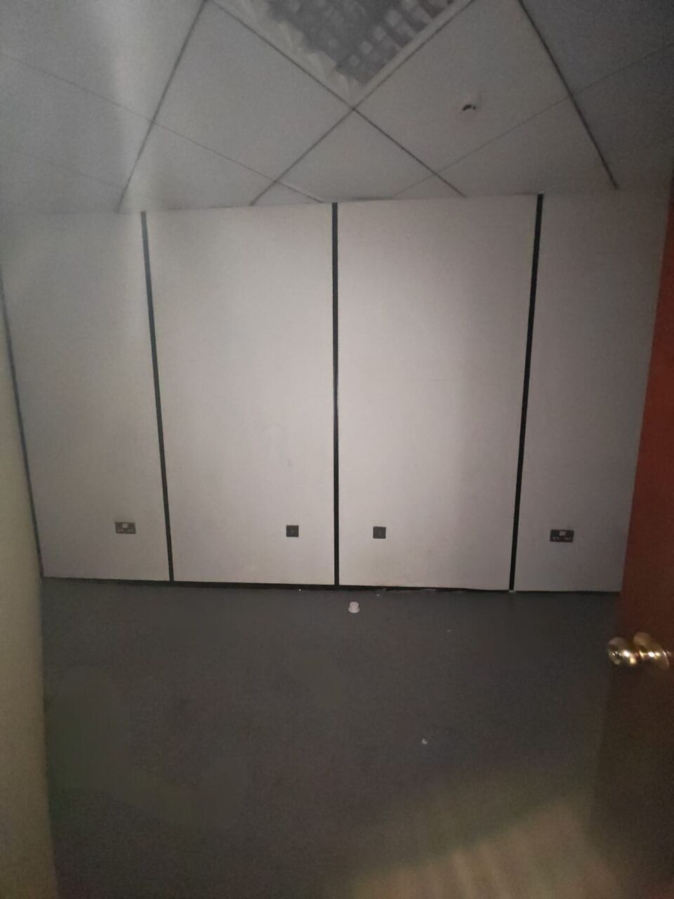 Dubai, Offices, AED 130000,  1130 Sq. Feet,  Fitted 1,130 Sq Ft Office For Rent In Riggat Al Buteen