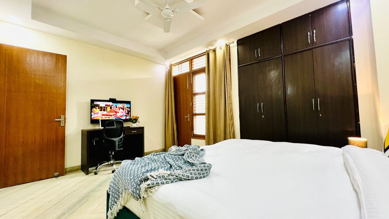 Rohini, Apartments, Flats, Houses & Villas, INR 12499/day,  3 BR,  1800 Sq. Feet,  Classified Ad