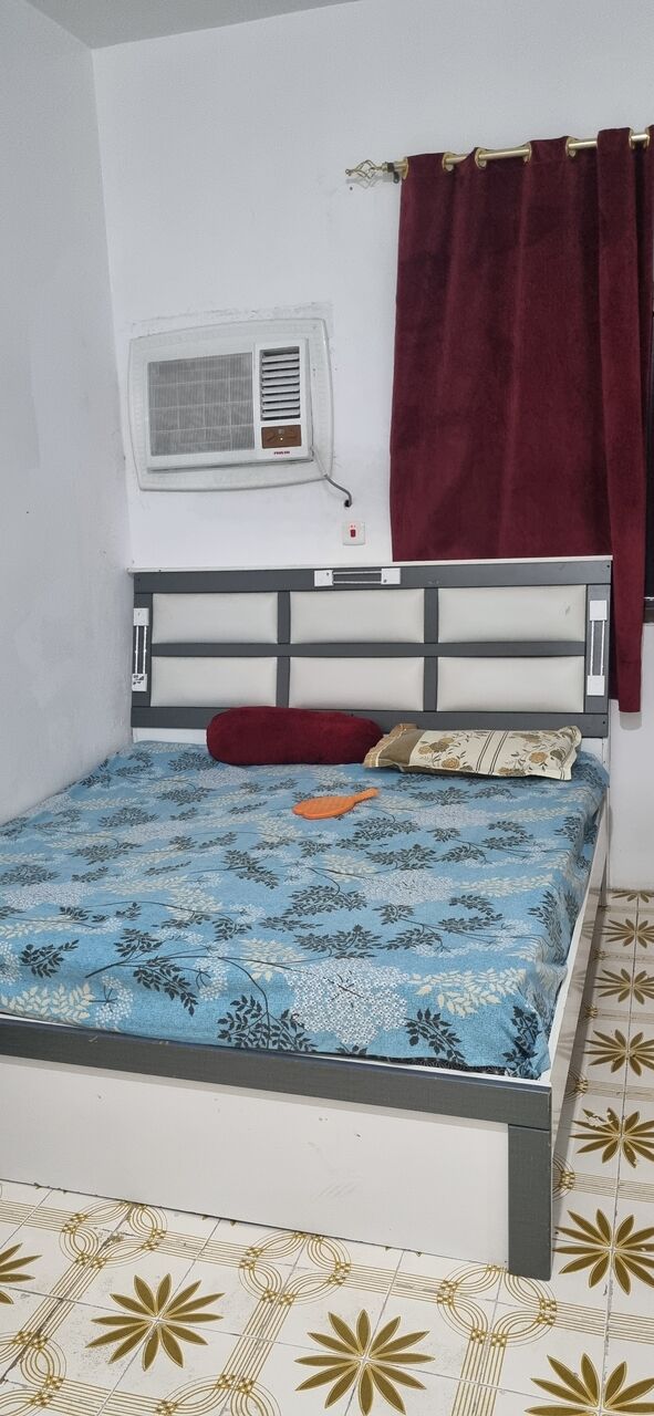 Jeddah, Furniture, SAR 350,  Bed & Dressing Table For Sale