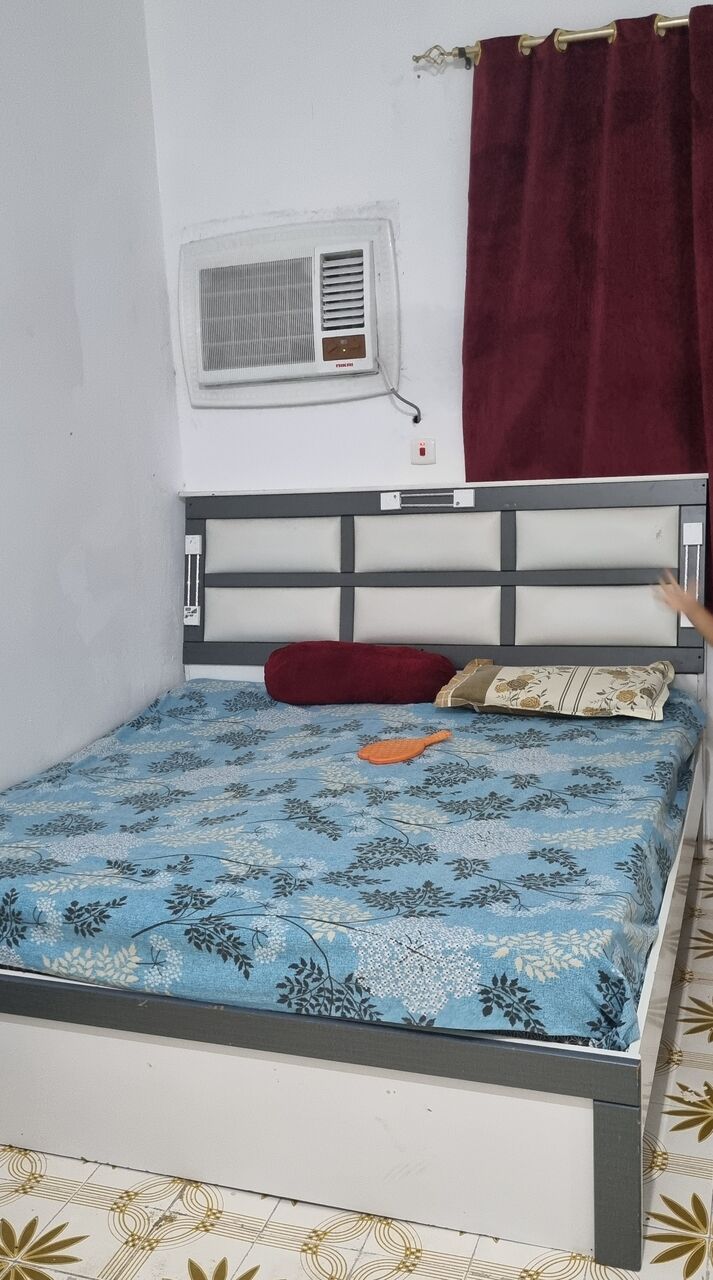 Jeddah, Furniture, SAR 350,  Bed & Dressing Table For Sale