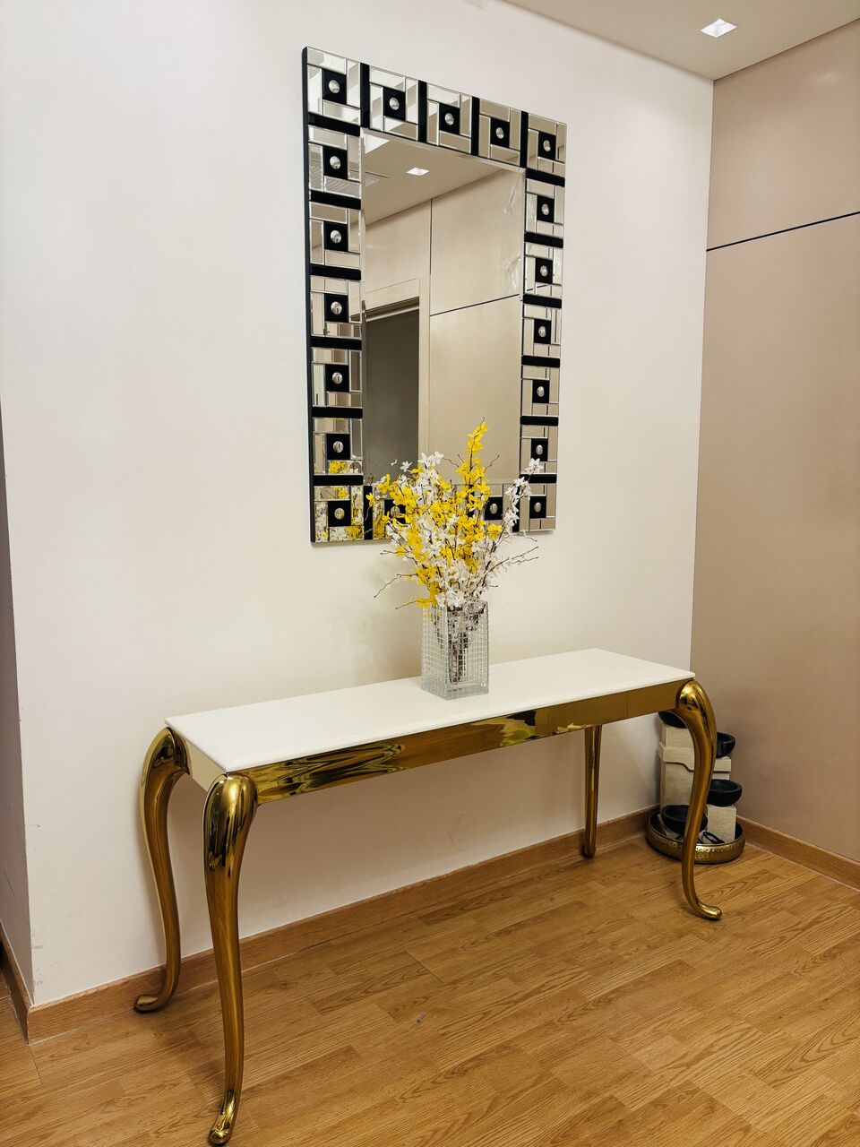 Jeddah, Furniture, SAR 750,  Console With Mirror