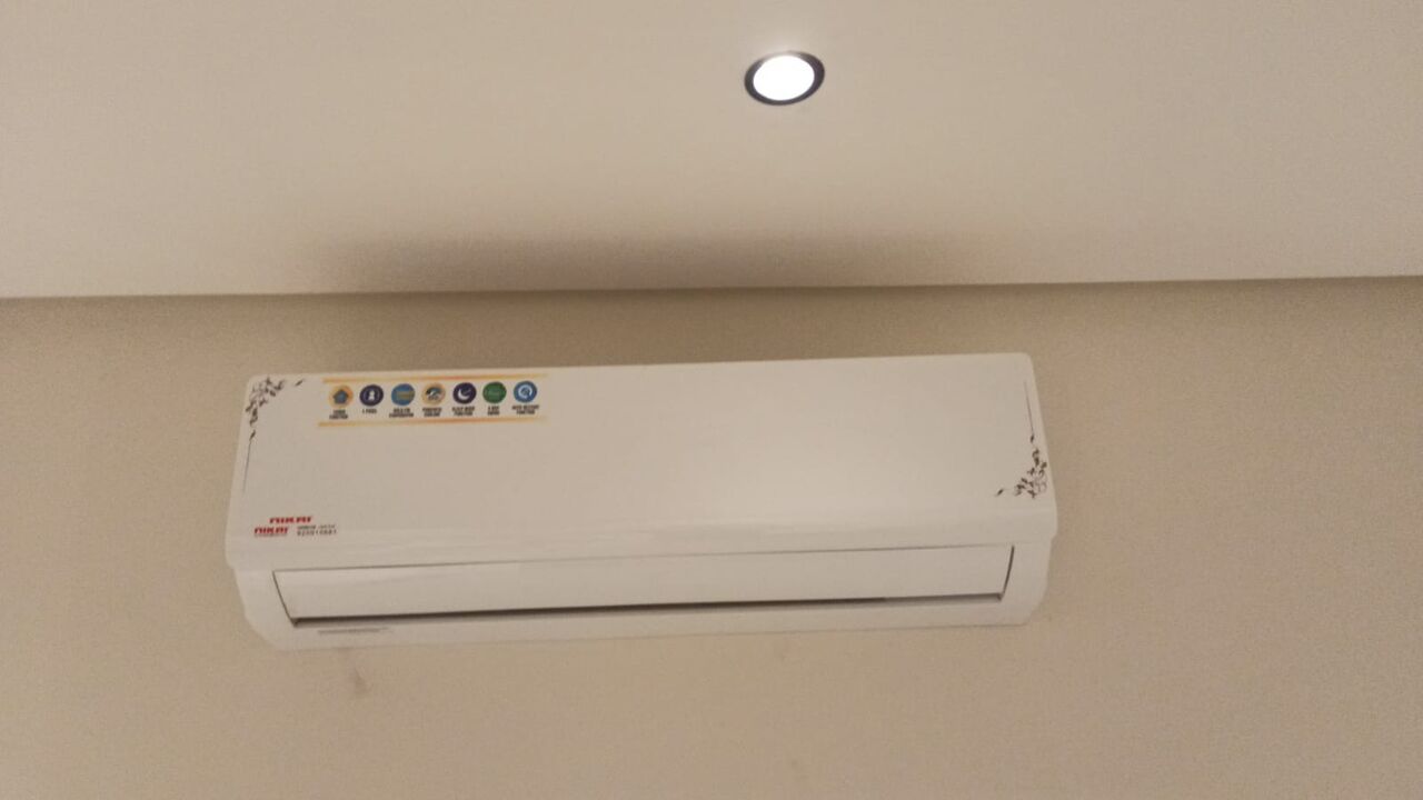 Riyadh, Air Conditioners, SAR 6600,  4 Brand New ACs....Used Only 1 Year