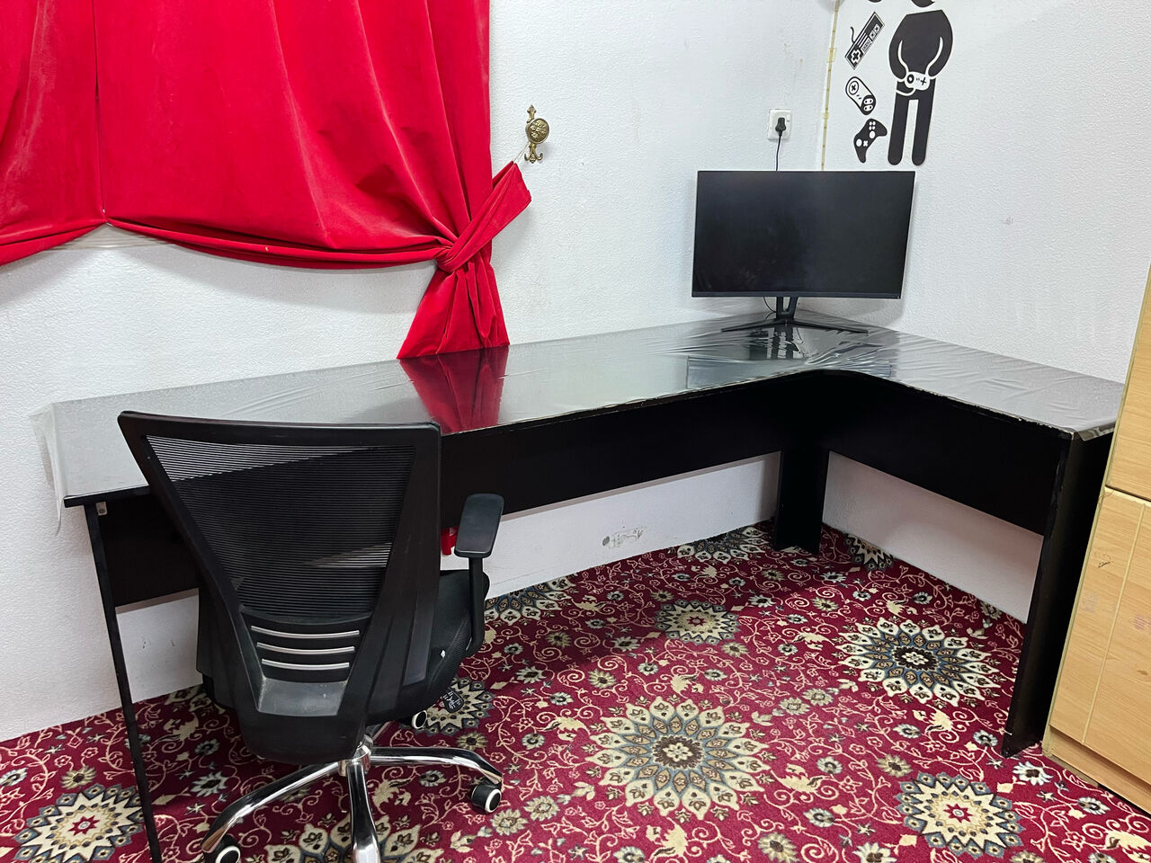 Umm Al Hamam, Furniture, SAR 160,  Corner Wooden Study / Computer Table