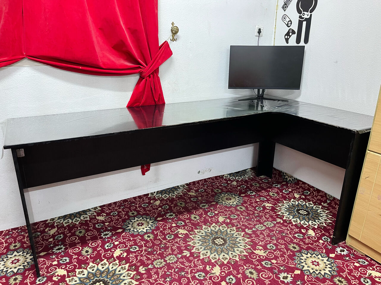 Umm Al Hamam, Furniture, SAR 160,  Corner Wooden Study / Computer Table