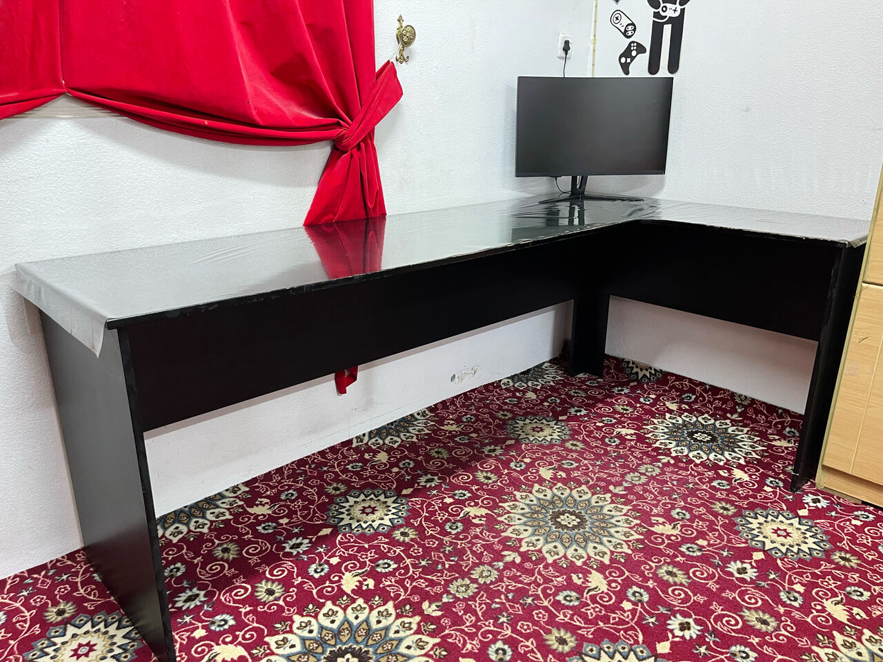 Umm Al Hamam, Furniture, SAR 160,  Corner Wooden Study / Computer Table